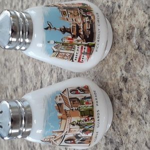 Vintage Pre-owned S & P shakers